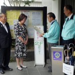 傘袋スタンド寄贈 小机地区センターに傘袋スタンド寄贈 002
